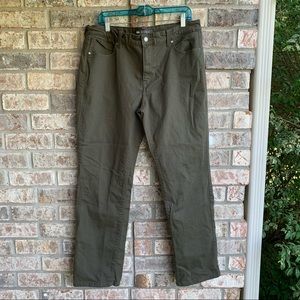 🍒💣 Plus size Levi’s green denim jeans